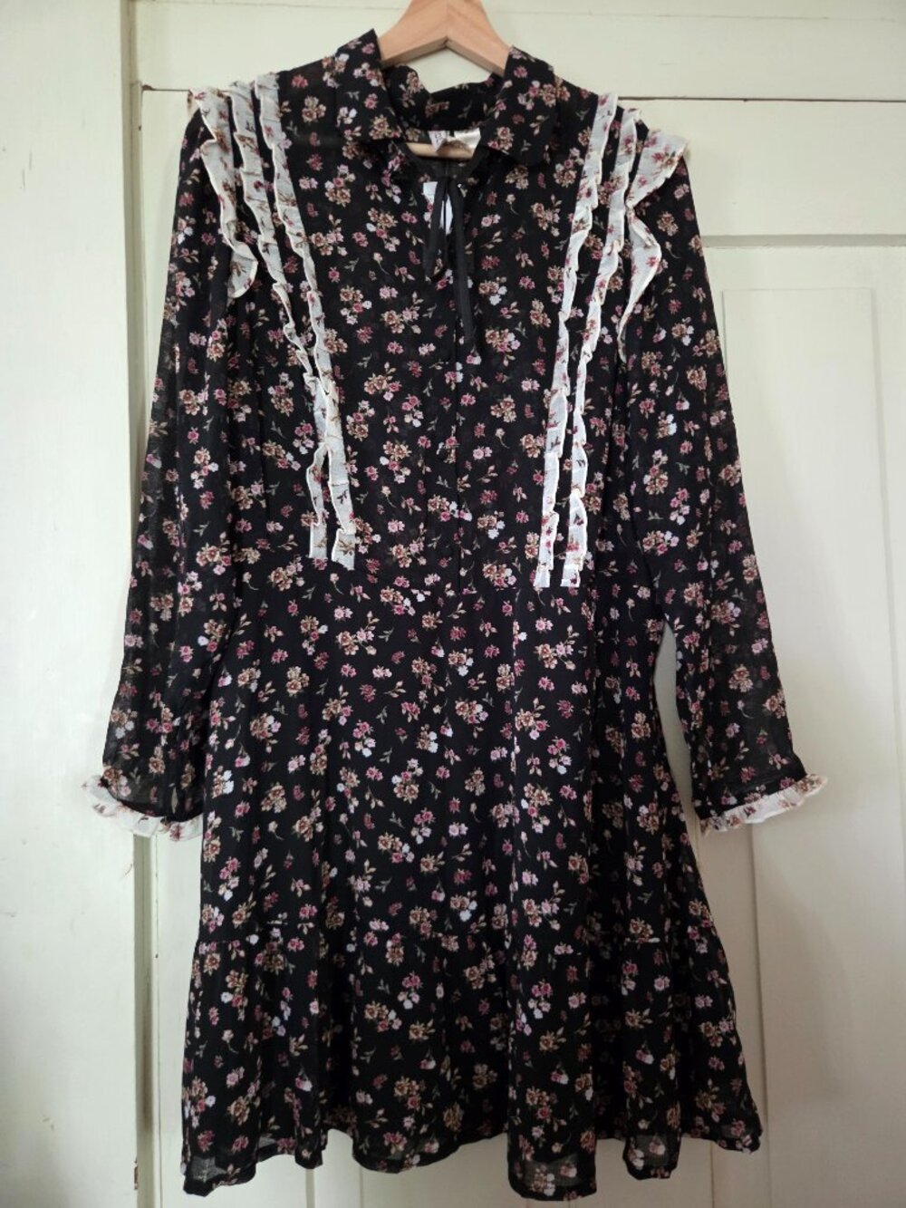 NWT floral contrast dress